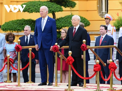 President Biden thanks Vietnam for its 'warm welcome' - ảnh 1