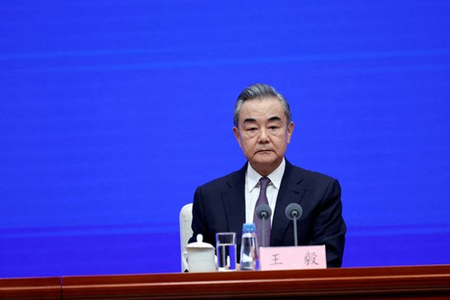 China’s FM urges peace in calls with Israeli, Palestinian counterparts - ảnh 1