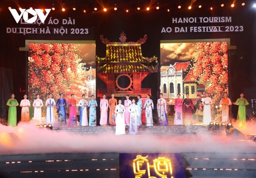 Hanoi spreads love for traditional Ao Dai  - ảnh 1