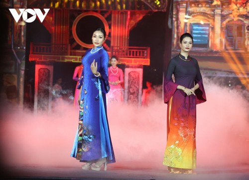 Hanoi spreads love for traditional Ao Dai  - ảnh 2