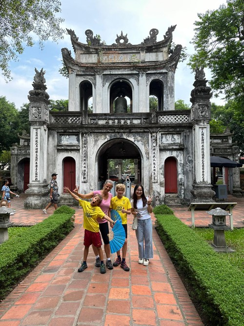 Hanoi Free Tour Guides: Little Ambassadors of Hanoi - ảnh 3