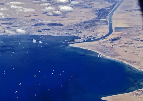 Egypt's Suez Canal earnings dropped by nearly half in January - ảnh 1