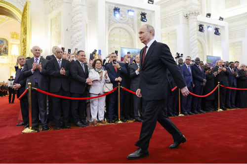 Putin sworn in for new term  - ảnh 1
