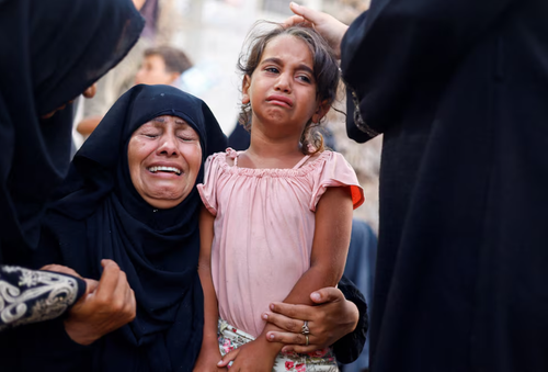 Israel pounds Gaza, killing dozens, as fighting rages - ảnh 1