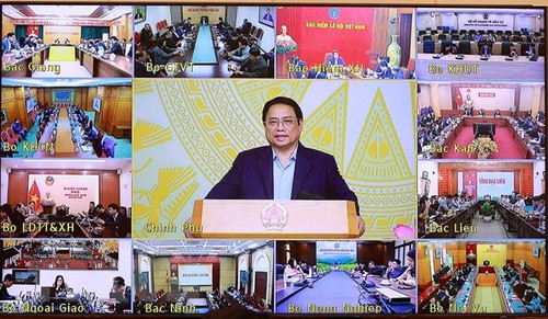 Perdana Menteri Pham Minh Chinh: Menguasai Teknologi Baru, Mengajukan Solusi Sesuai dengan Kondisi Vietnam - ảnh 1