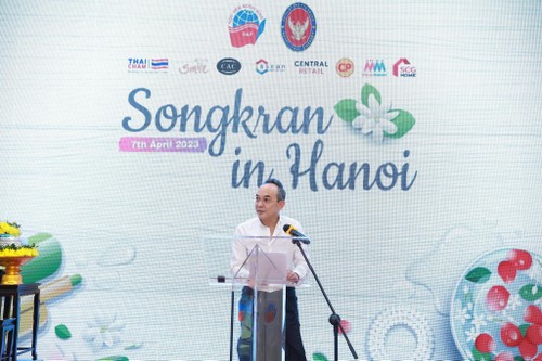 Festival Songkran Membawa Kebudayaan Thailand ke Kalangan Muda Vietnam - ảnh 2