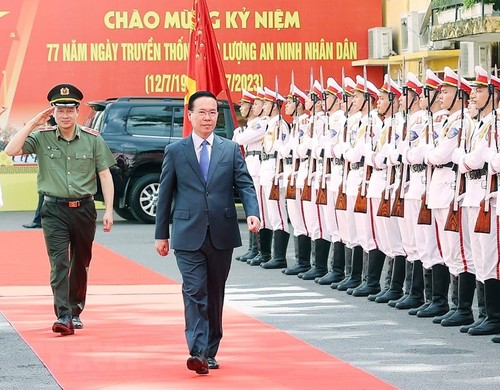 Presiden Vo Van Thuong Lakukan Kunjungan Kerja di Direktorat Keamanan Politik Dalam Negeri, Kementerian Keamanan Publik - ảnh 1