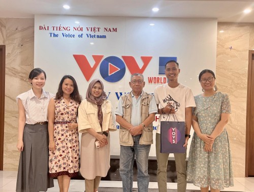 Guru Eko Widiyanto: “VOV adalah Jembatan Penghubung antara Masyarakat Vietnam-Indonesia“ - ảnh 1