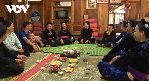 Warga Etnis Tay di Bao Lam (Cao Bang) Melestarikan Nyanyian Rakyat Luon Coi - ảnh 1