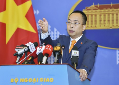 Vietnam dengan Tegas Menentang Segala Kegiatan yang Melanggar Kedaulatan di Hoang Sa dan Truong Sa - ảnh 1
