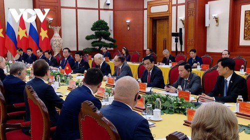 Sekretaris Jenderal Nguyen Phu Trong Mengadakan Pembicaraan dengan Presiden Federasi Rusia, Vladimir Putin - ảnh 1