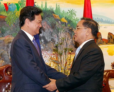 Premierminister Nguyen Tan Dung lobt die Freundschaft zwischen Vietnam und Lao - ảnh 1