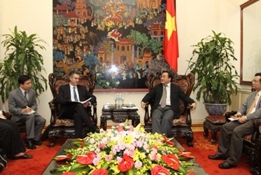 Vizepremierminister Hoang Trung Hai empfängt US-Vizehandelsminister Francisco  - ảnh 1