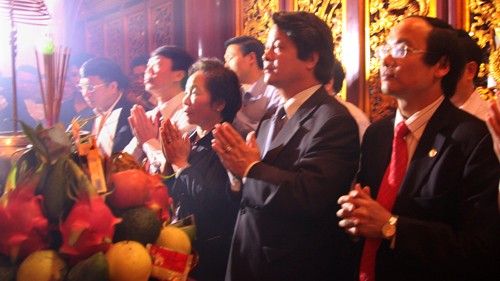 Vize-Staatspräsidentin Nguyen Thi Doan zum Gebet im Tempel der Hung-Könige - ảnh 1