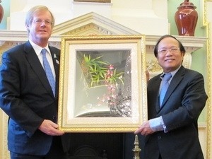 Kulturminister Hoang Tuan Anh triftt Bürgermeister der City of London  - ảnh 1