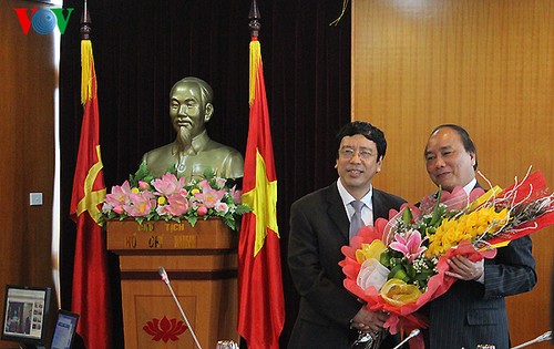 Vize-Premierminister Nguyen Xuan Phuc zu Gast beim VOV-Funkhaus - ảnh 1