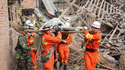 Mehr als 180 Tote bei Erdbeben in China - ảnh 1
