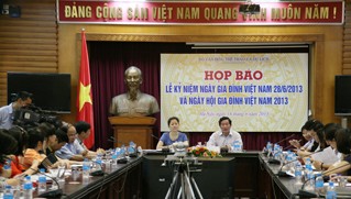Feier zu Ehren der vietnamesischen Familien - ảnh 1