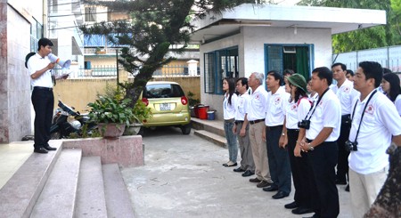 Freiwillige Jugendliche aus Quang Ngai setzen sich für Wohltätigkeit in Laos ein - ảnh 1