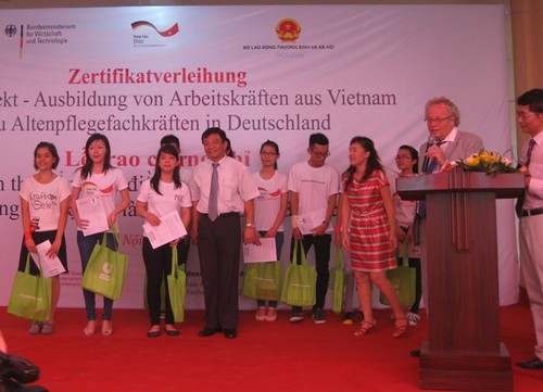 Abschlussfeier des Deutschkurses für vietnamesische Altenpfleger - ảnh 1