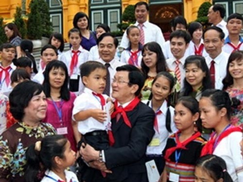 Staatspräsident Truong Tan Sang schickt Brief an Kinder zum Vollmondfest  - ảnh 1