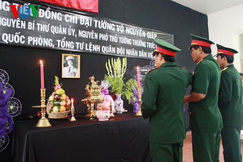 Das ganze Land verabschiedet General Vo Nguyen Giap - ảnh 8