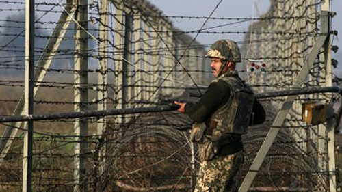 Schusswechsel zwischen Indien und Pakistan an der Grenze in Kaschmir - ảnh 1