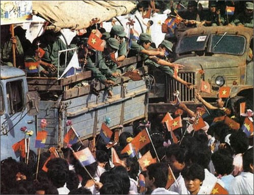 Vietnamesen und Kambodschaner feiern den Sieg über Pol Pot-Regime - ảnh 1