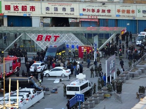 Drei Tote bei einem Terroranschlag im Bahnhof in Xinjiang - ảnh 1