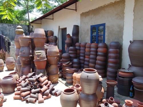 Besuch bei Keramik-Dorf Phu Lang in Bac Ninh - ảnh 1