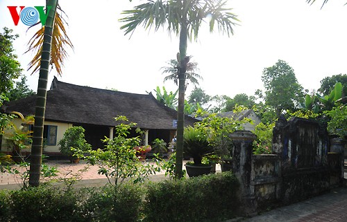 Die Schönheit des 100-jährigen Ruong-Hauses in Hue - ảnh 1