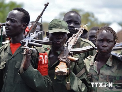 Verfeindete Parteien im Südsudan einigen sich auf Bildung einer Übergangsregierung  - ảnh 1