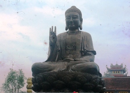 Die größte Buddha-Statue aus Bronze in Südostasien eingeweiht - ảnh 1