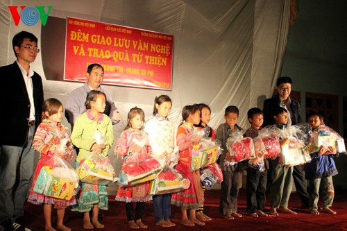  Die Kinder in Vietnam feiern Mittherbstfest - ảnh 1