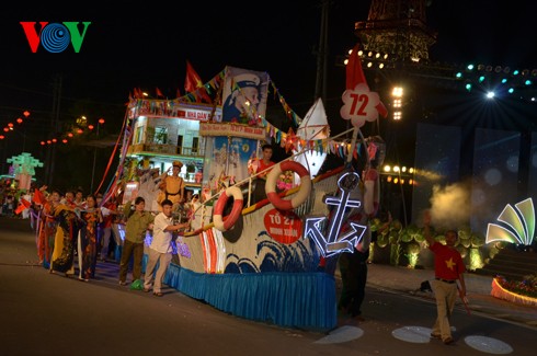 Der riesige Laternenumzug zum Mondfest in der Provinz Tuyen Quang - ảnh 14