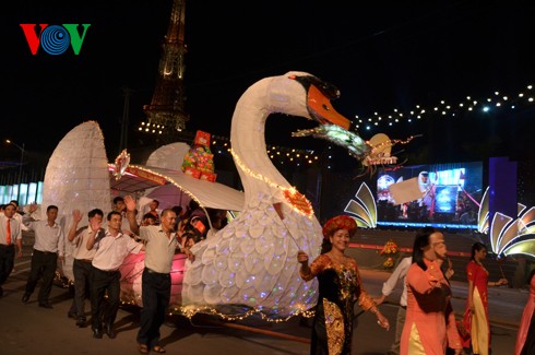 Der riesige Laternenumzug zum Mondfest in der Provinz Tuyen Quang - ảnh 5