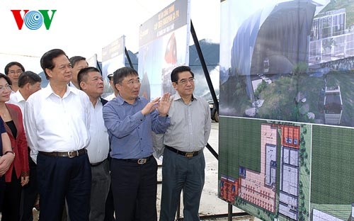 Premierminister beteiligt sich an Einweihung der Autobahn Noi Bai-Lao Cai - ảnh 1