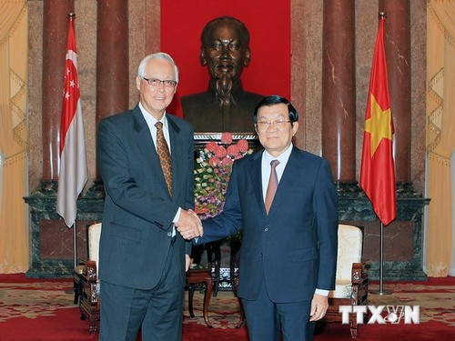 Staatspräsident Truong Tan Sang empfängt den ehemaligen singapurischen Premierminister Goh Chok Tong - ảnh 1