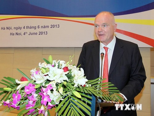 EU-Botschafter in Vietnam Franz Jessen: ASEM 10 fördert die Investition zwischen Europa und Asien - ảnh 1