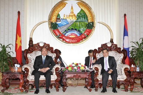 Vize-Premierminister Nguyen Xuan Phuc zu Gast in Laos - ảnh 1