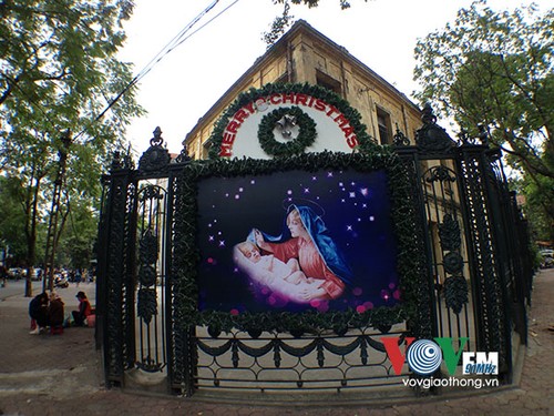 Die Christen in Hanoi bereiten sich auf Weihnachten vor - ảnh 2