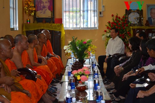 Der ehemalige Staatspräsident Nguyen Minh Triet besucht die Provinz Soc Trang - ảnh 1