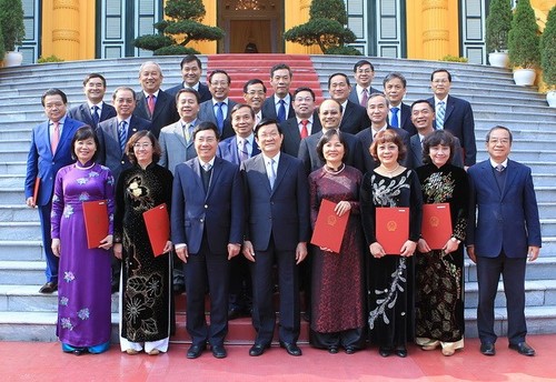 Staatspräsident Truong Tan Sang überreicht Titel “Botschafter” an Diplomaten - ảnh 1