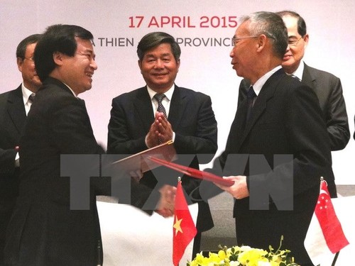 Ministerkonferenz über die wirtschaftliche Verbindung zwischen Vietnam und Singapur - ảnh 1