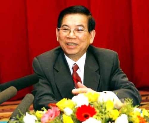 Abzeichen für 50 Jahre Parteimitgliedmitgliedschaft für Ex-Staatspräsident Nguyen Minh Triet - ảnh 1