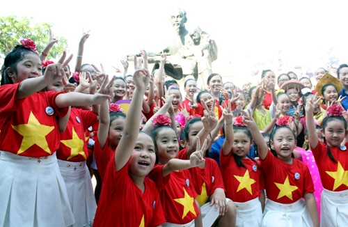 Verlegen der Ho Chi Minh-Statue zum Kinderhaus in Ho Chi Minh Stadt - ảnh 1