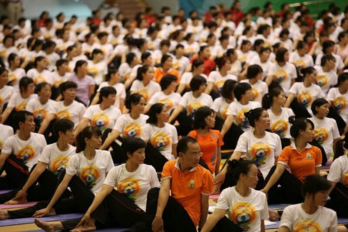 Vietnam begrüßt den internationalen Yoga-Tag - ảnh 1