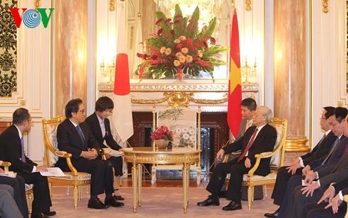 KPV-Generalsekretär Nguyen Phu Trong trifft den japanischen Kaiser Akihito - ảnh 2
