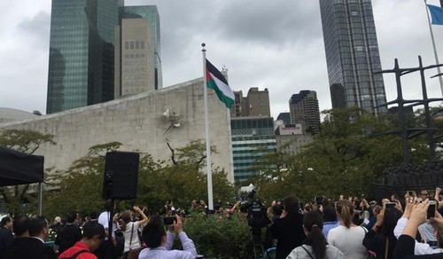 Die Flagge Palästinas wird vor der UNO gehisst - ảnh 1