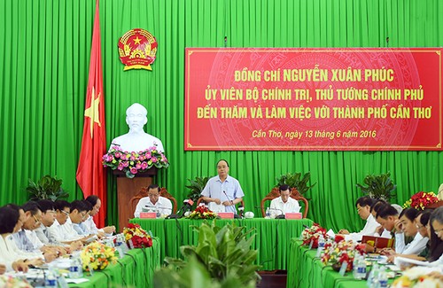 Premierminister Nguyen Xuan Phuc tagt mit Verwaltern der Provinz Can Tho - ảnh 1
